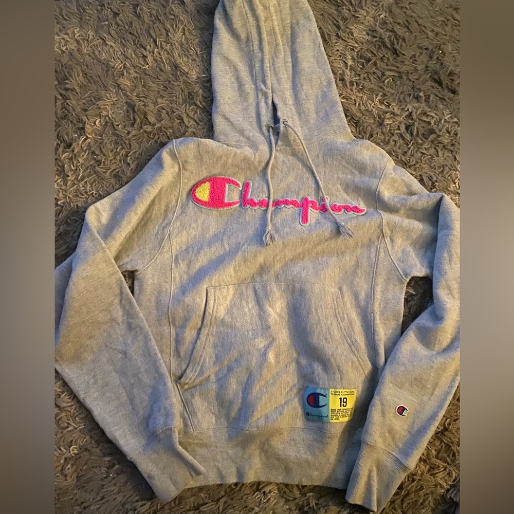 Champion Hoodie women’s size xs 
raised hot pink logo
Heavier material and warm